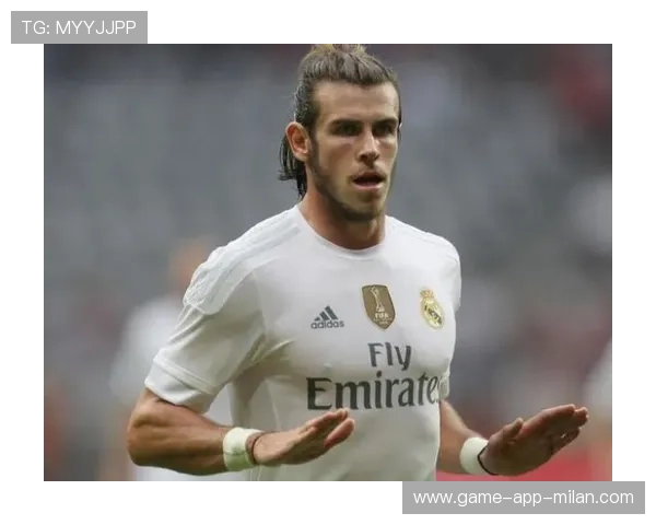 凯恩接队友回做直接怒射擦柱偏出