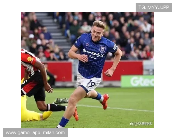 切尔西前锋日常：练习接球后快速回传制造二次机会